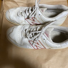 白　new balance 24.5cm の画像