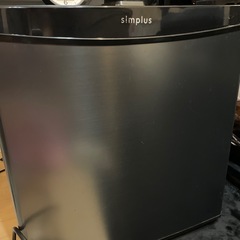 Simplus シンプラス 1ドア 冷蔵庫 45L 霜取り機能付き メタリックブラック SP-47L1-BM 両開き対応 製氷室付き 耐熱性天板 温度調節ダイヤルの画像