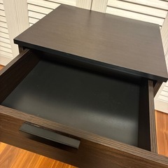 【値下げしました】IKEA ベットサイドテーブルの画像