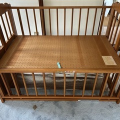 折り畳みベビーベッドの画像