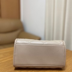 【美品】ベージュキルティングハンドバッグの画像