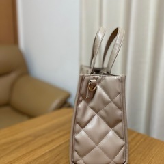 【美品】ベージュキルティングハンドバッグの画像