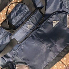 adidasのカバン　中古の画像