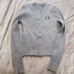 【未使用品】カーディガン 長袖 ニット リボン刺繍ロゴ ボタン トップス グレー の画像