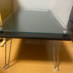 ガラステーブルの画像