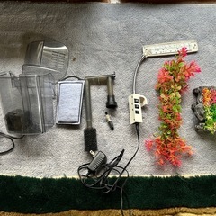 水中ポンプ、LEDライト、人工水草セットの画像