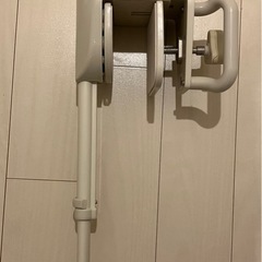 【介助用品】浴槽の縁に設置する手すり