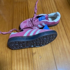 adidasガゼルインドア　ピンク　　　の画像