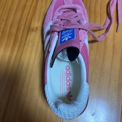 adidasガゼルインドア　ピンク　　　の画像