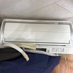 人気のうるさらXになります加湿エアコンです