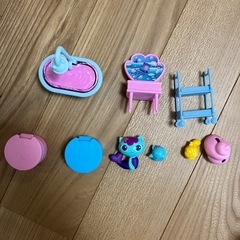 ギャビーのドールハウスとバスルームセットの画像
