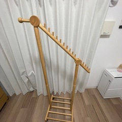 木製ハンガーラックの画像