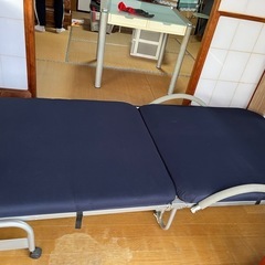 (GWまでの期間限定)折り畳めるシングルベッド　ブルー 