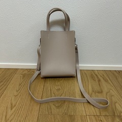 ベージュ　ショルダーバッグ