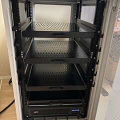 河村電器産業 19インチ サーバラック 20U APC UPS無停電電源装置付きの画像