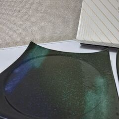 新品未使用　有田焼　角皿２枚セット　深みのあるお皿です！の画像