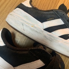 adidas スニーカーの画像