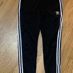 adidas パンツの画像