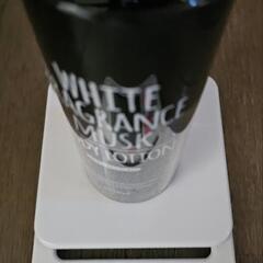 ウルモア入浴剤とハトムギ美容水とホワイトフ レグランスムスク ボディクリームセットの画像