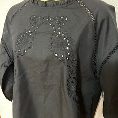 黒い刺繍の5分袖    新品の画像