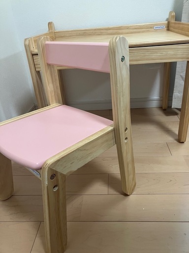 キッズデスクとチェア