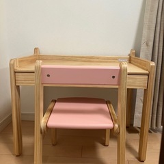 キッズデスクとチェア