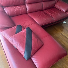 お受け渡し先決定 ニトリ カウチソファ  赤 本革 3人掛け コーナーソファーの画像