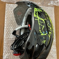 ヘルメット　保護ゴーグル付き　LEDライト付き　未使用品
の画像