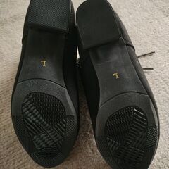 レディース　靴　黒　チャックの画像