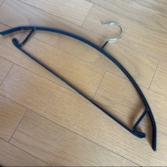 5本セット②　すべり落ちにくいハンガー 黒 型崩れ防止のアーチ型