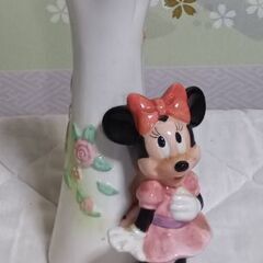 取引先決まりました。可愛いミニーちゃんが付いた白い花瓶　