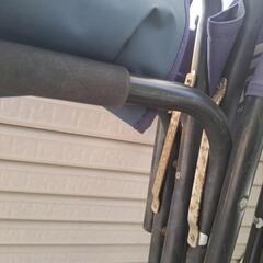 タープテントと椅子のセットの画像