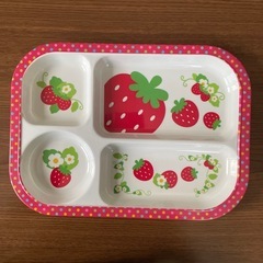 仕切りプレート皿３枚セット　苺柄　四角　お皿　　ランチ　おやつの画像