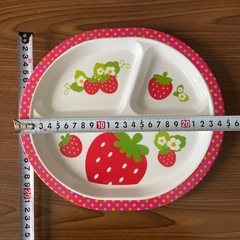 苺柄　仕切りプレート３枚　楕円形お皿　ランチ　おやつの画像