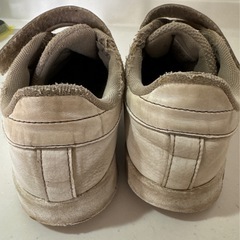 adidas 21.5cmの画像