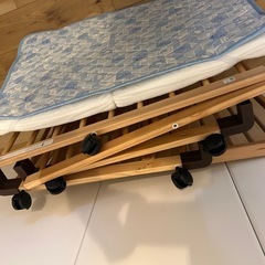 ベビーベッド（färska®JOINT BED™）定価22,000円　の画像