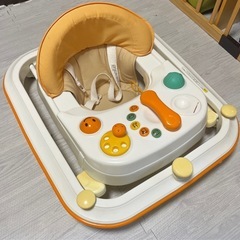 コンビ　
歩行器の画像