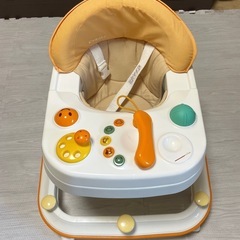 コンビ　
歩行器