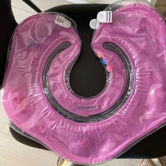 赤ちゃん　首　浮き輪の画像