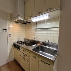 EO✨敷金ゼロ、礼金ゼロ、仲介手数料ゼロ💞2駅利用可能🚃南向きで日当たり良好☀2口ガスコンロ付き！ − 東京都