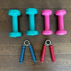 ダンベル2セットとハンドグリップ2個