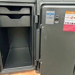 美品■エーコー 小型耐火金庫 テンキー式 ONS-FE■EIKO ガードマスター マルチロックシステム搭載■サイズ(約) 幅330 奥行511 高さ603 mmの画像