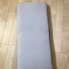 座椅子（薄グレー）の画像