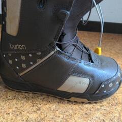 BURTONスノボブーツの画像