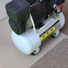アースマン　10リットル　オイルレスエアーコンプレッサーの画像