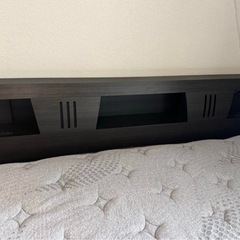 Serta サータ　マットレス　クイーンサイズ ダークブラウン ベッドの画像