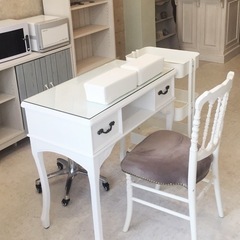 新品同様　ネイルテーブル
