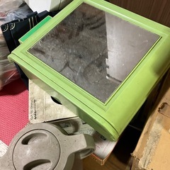 【4月24日引取最終】昭和雑誌レトロ洗面収納、電話、カセットレコーダー、目覚まし時計、電気ポット　食器棚　収納棚　タンスほかの画像