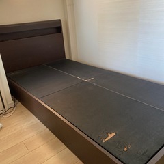 棚コンセント宮付きチェストベッドフレームの画像