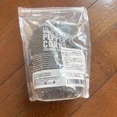 胡椒（ブラックペッパー）の粒、小麦粉、グラタンマカロニの画像